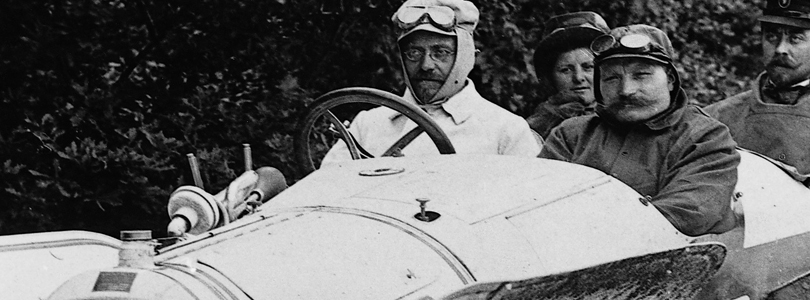 August Horch steering his Horch 11 "Torpedo" at the "Prinz-Heinrich-Rundfahrt" race in 1908