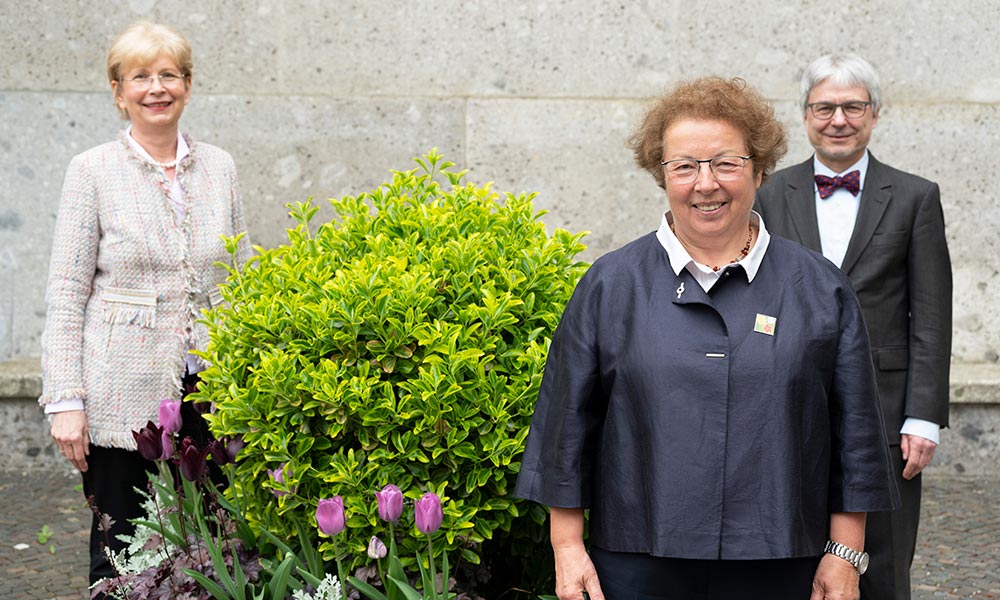 Christine Moosbauer (in the front) with DPMA President Cornelia Rudloff-Schäffer and DPMA Vice-President Ulrich Deffaa