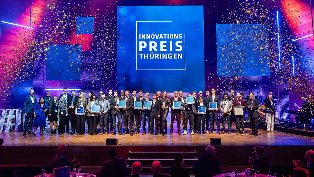 Die Preisträger des Innovationspreis Thüringen 2024 auf der Bühne, Foto: STIFT Thüringen