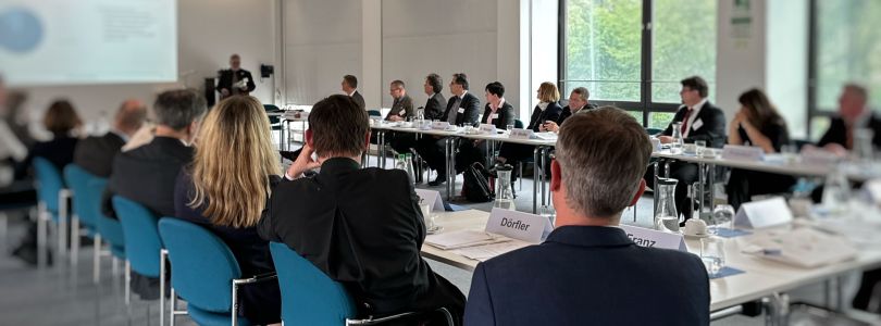 Mitglieder des Nutzerbeirats im Sitzungsraum, Bildnachweis: DPMA