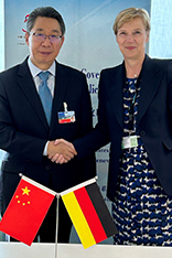 Eva Schewior und Dr. Changyu Shen, China