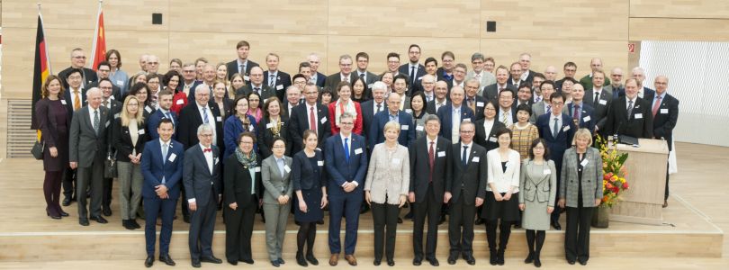 Gruppenbild: Die Teilnehmerinnen und Teilnehmer des Forums
