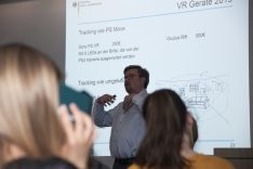 Prüfer Dr. Axel Born erklärt die Bedeutung von Patenten anhand von VR-Brillen und Videospielen