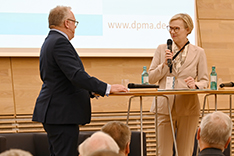 Eva Schewior im Gespräch mit Ulrich Walter