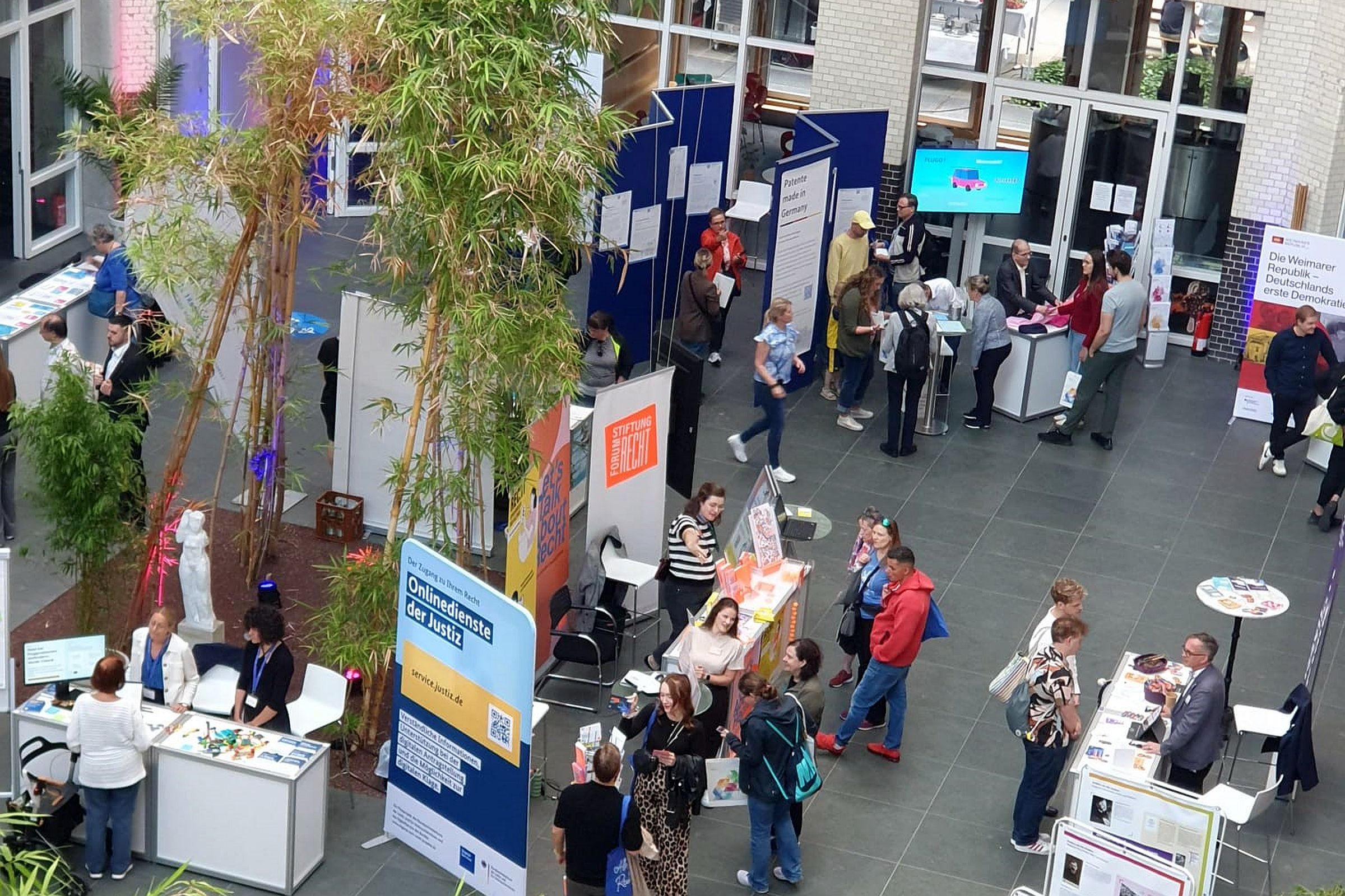 Blick auf den DPMA-Stand im BMJV