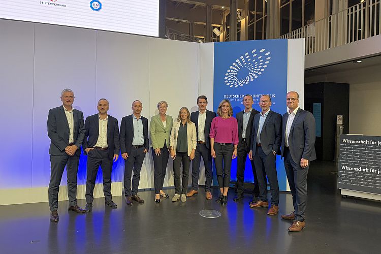 DPMA-Präsidentin mit allen Nominierten