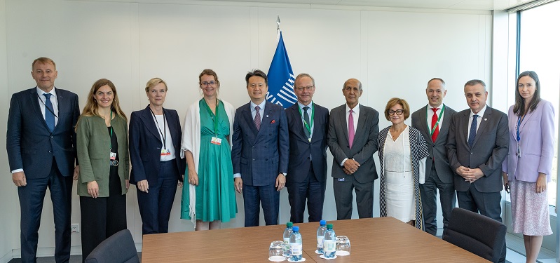 Die deutsche Delegation trifft die Delegation der WIPO