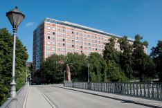 Blick von der Boschbrücke auf DPMA-Hauptgebäude