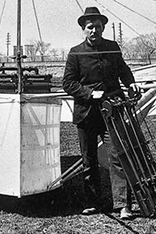 Gustav Weißkopf 1901 with his "No 21" and motor