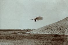 Gliding flight circa 1895