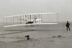 Foto des Erstfluges der Brüder Wright 