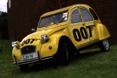 Agent duckling: James Bond Special edition of 2CV