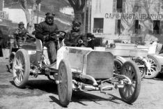 Emil Jellinek im (nach seiner Tochter benannten) ersten Mercedes, Rennwoche Nizza 1901