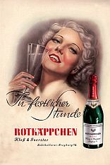 Frau mit Sektflasche